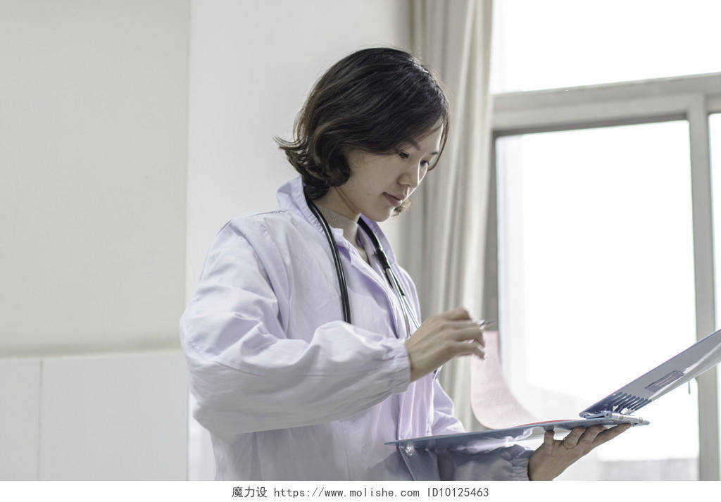白色医疗年轻医生护士背景图片